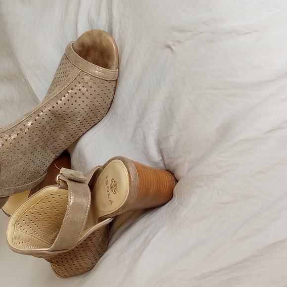 Isola Heels - Picture 4 of 11